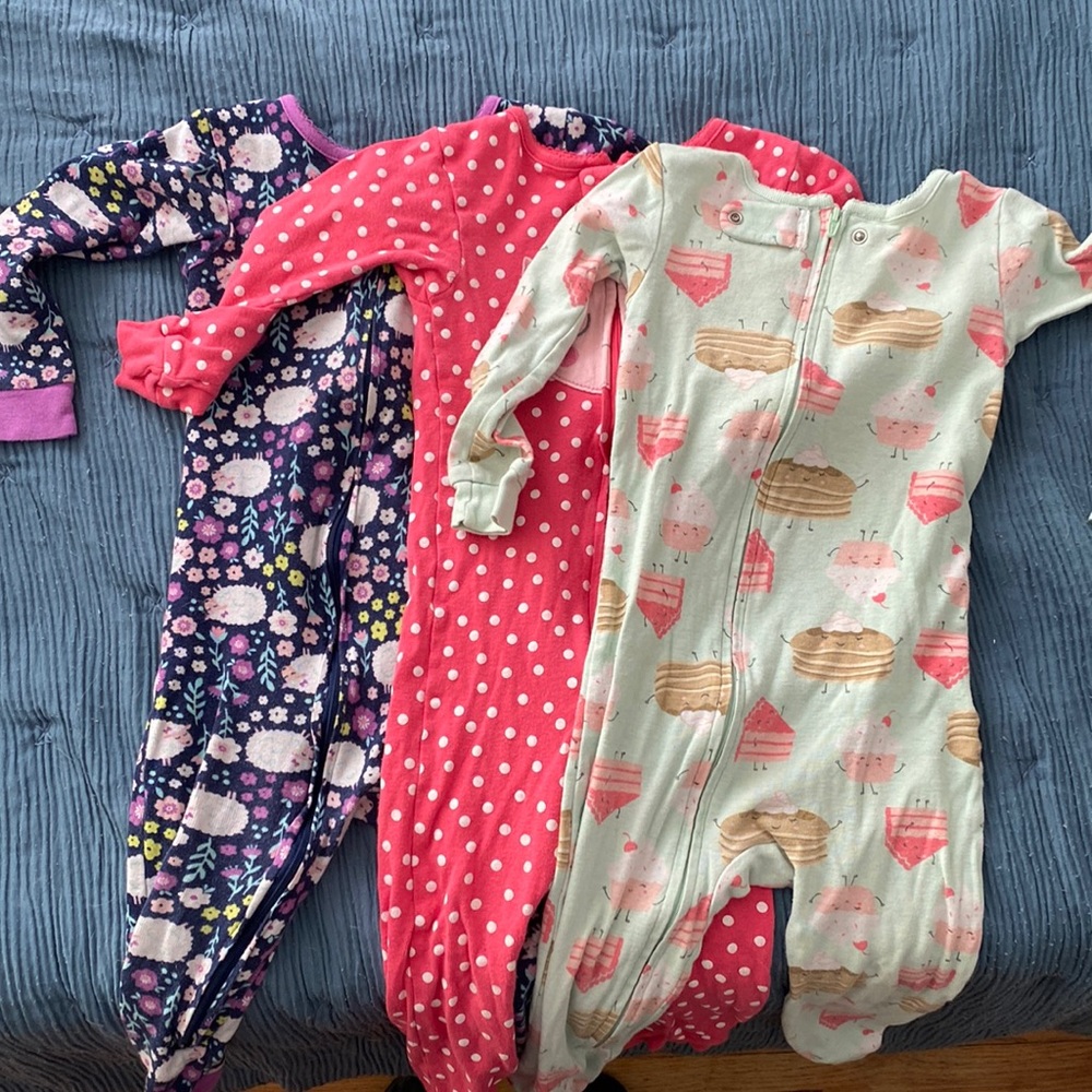 Bundle of Girls Zip Up Pajamas Footless size 2T